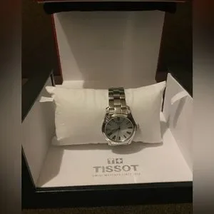 TISSOT LIKE NEW WOMEN’S STAINLESS STEEL 30MM. Only worn once. Comes with box. Tissot Vintage 1990 Full Set – Beads of Rice Bracelet ❌SOLD  main image 3